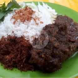 Nasi Bebek Rica Rica Serundeng.