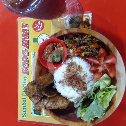 Nasi + Ayam + Cumi+es Teh Manis + Bunga Paya Komplit + Sambel