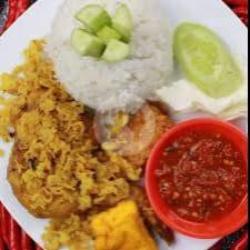 Nasi Ayam Kremes   Tahu   Tempe