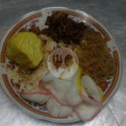 Nasi Uduk Sayur Tahu Kari