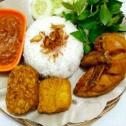 Ayam Goreng Dada Lengkap