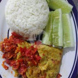 Telor Geprek Tahu Teh Panas