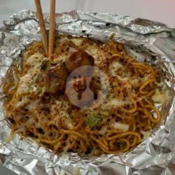 Mie Bakar Bakso Moza