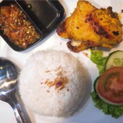 Nasi Ayam Kalimantan ( Nasiputih Ayam Sambal Salad )