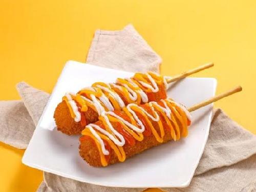 Mushuk doggy uslubida soradi va sikadi