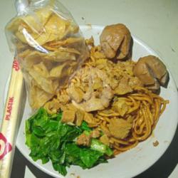 Mie Ayam Pedas Manis Pangsit Goreng   Bakso