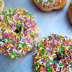 Donat Mesis Warna Warni