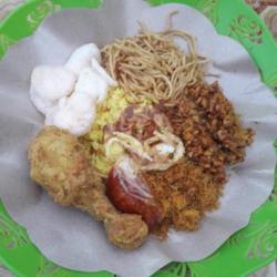 Nasi Kuning Ayam (goreng, Opor, Bumbu Bali)