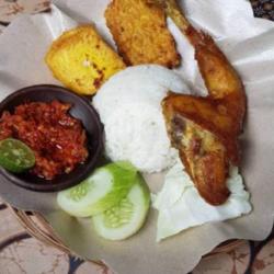 Lalapan Ayam Goreng Paha Tahu Tempe Nasi