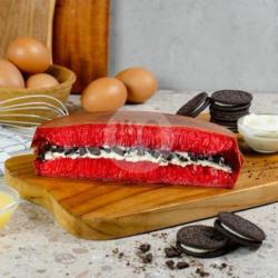 Red Velvet Cream Cheese Oreo