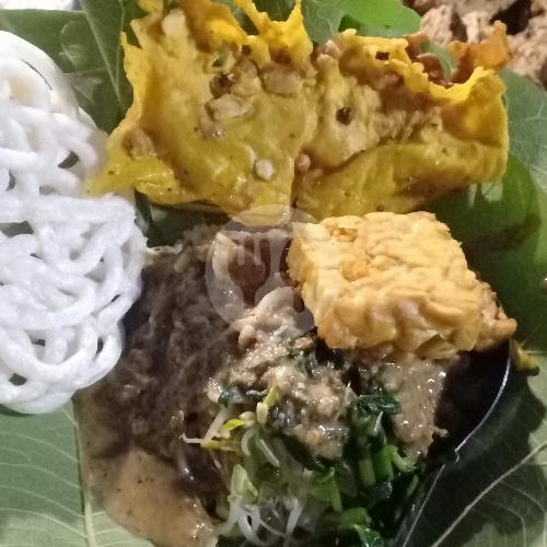 Pecel Pincuk Daun Jati Ra Basuni Gofood