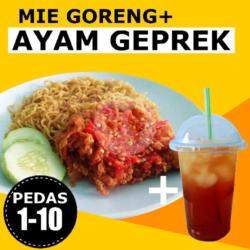 Mie Goreng   Ayam Geprek   Es Teh Manis