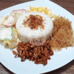 Nasi Uduk   Telur Dadar Iris