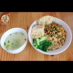 Kwetiau Ayam Jamur Pangsit