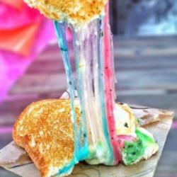 Roti Bakar Rainbow Mozarela