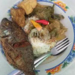 Nasi Lodeh Ikan Mujaer Goreng