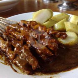 10 Tusuk Sate Ayam Dan Lontong