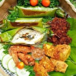 Paket Nasi Bakar Ber3  Telor Dadar Iris