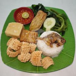 Nasi Tempong Cumi