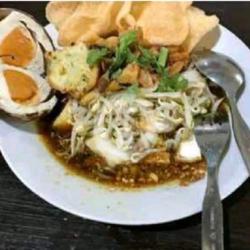 Tahu Petis Plus Telor Dadar Plus Kerupuk(dengan Bumbu Kacang Dan Petis Yang Gurih Enaaj)