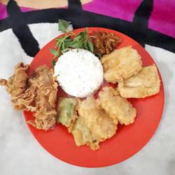 Nasi Ayam Crispy 2 Tempe 2 Tahu Sambal Bawang