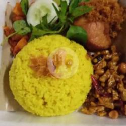 Nasi Kuning Ayam Penyet