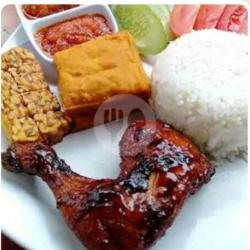 Nasi Ayam Ungkep Bakar Madu/mentega Lalapan