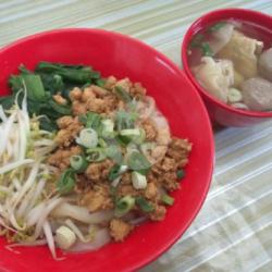 Kwetiau Pangsit Bakso