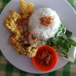 Nasi Kepala Ayam Kremes Goreng