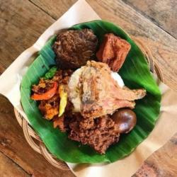Nasi   Gudeg   Krecek   Ayam Sayap