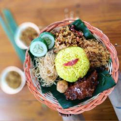 Nasi Kuning Ikan Tongkol