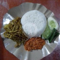 Nasi Lalapan Usus Goreng