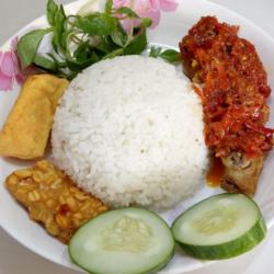 Nasi Ayam Penyet / Geprek