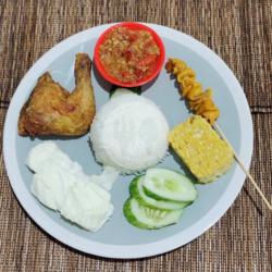 Gembul 6 Nasi Paha Goreng : Nasi Ayam Tahu/tempe Sate Satean Sambel Lalapan