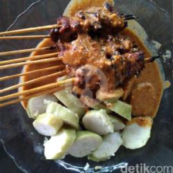 Paket Sate Ayam   Lontong Madura