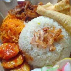 Nasi Uduk Jengkol Balado Bihun Tempe Orek Sambal Kerupuk