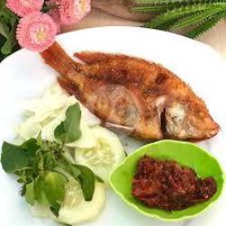 Nila Goreng    Tempe Tahu  Lalapan Sambal