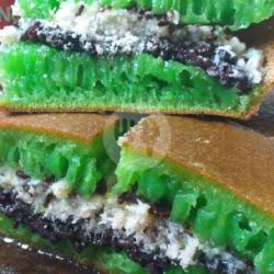 Martabak Bangka Pandan Ketan Item