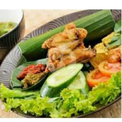 Timbel Ayam Goreng Komplit