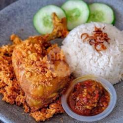 Uduk Ayam Kremes Sambel Merah