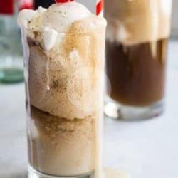 Milk Coca-cola Float Vanilla/strawberry/coklat