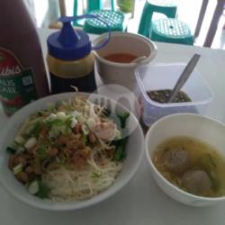 Bihun Ayam Asin Baso