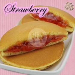 Dorayaki Strawberry