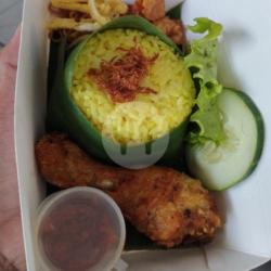 Nasi Kuning Ayam Serundeng Bertiga