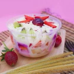 Salad Strawberry  Anggur Apel Pir