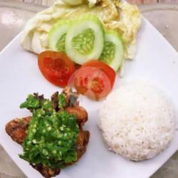 Ayam Goreng Dan Telur Dadar Sambel Ijo