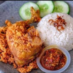 Nasi Ayam Kremez Panas