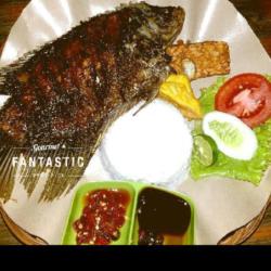 Ikan Gurame Bakar   Nasi   Lalapan   Tempe Goreng