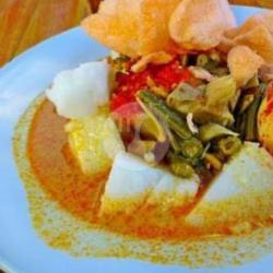 Lontong Sayur Plus Telor