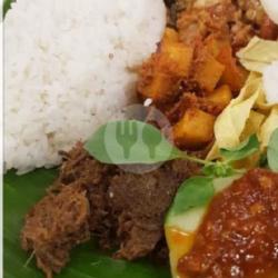 Paket Nasi Rendang Sapi   Sambel Goreng Kentang